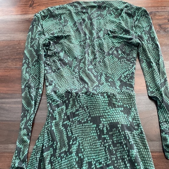 Atlein Green Snake Print Dress - Picture 5 of 10
